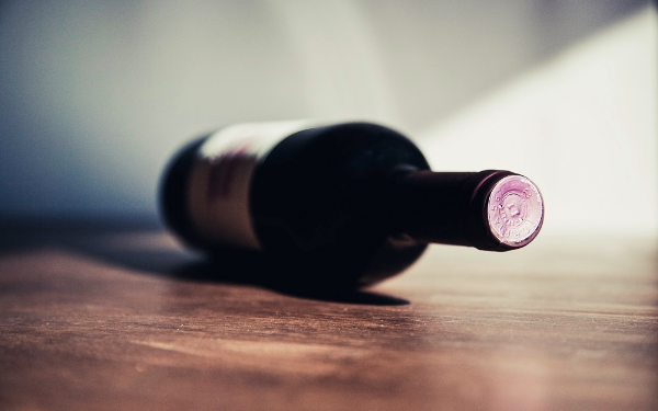 Red is well ahead: Islanders prefer red wine